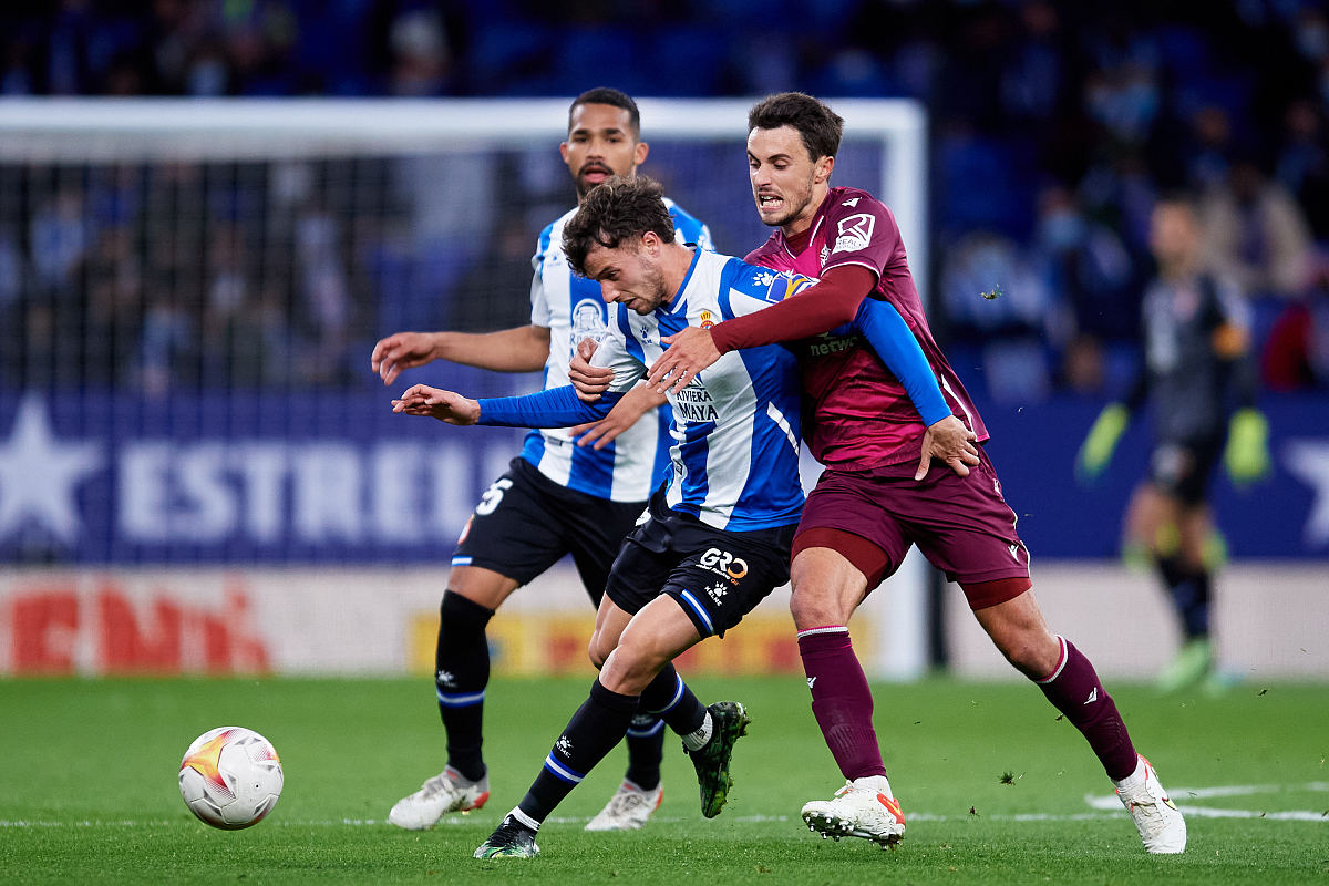 里昂围绕欧篮联遗憾出局今晚曼城备战中超，网友：风云突变布莱顿赛后门线救险的简单介绍