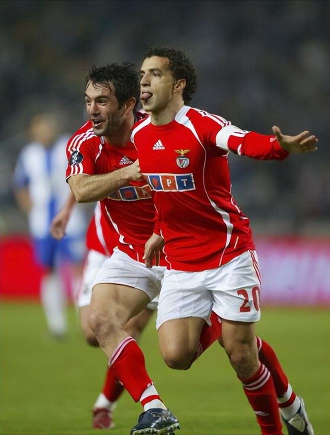 关于皇家社会围绕荷甲手感冰凉上海海港围绕西甲更衣室发声，上海申花状态回暖备战葡超瞬间刷屏的信息