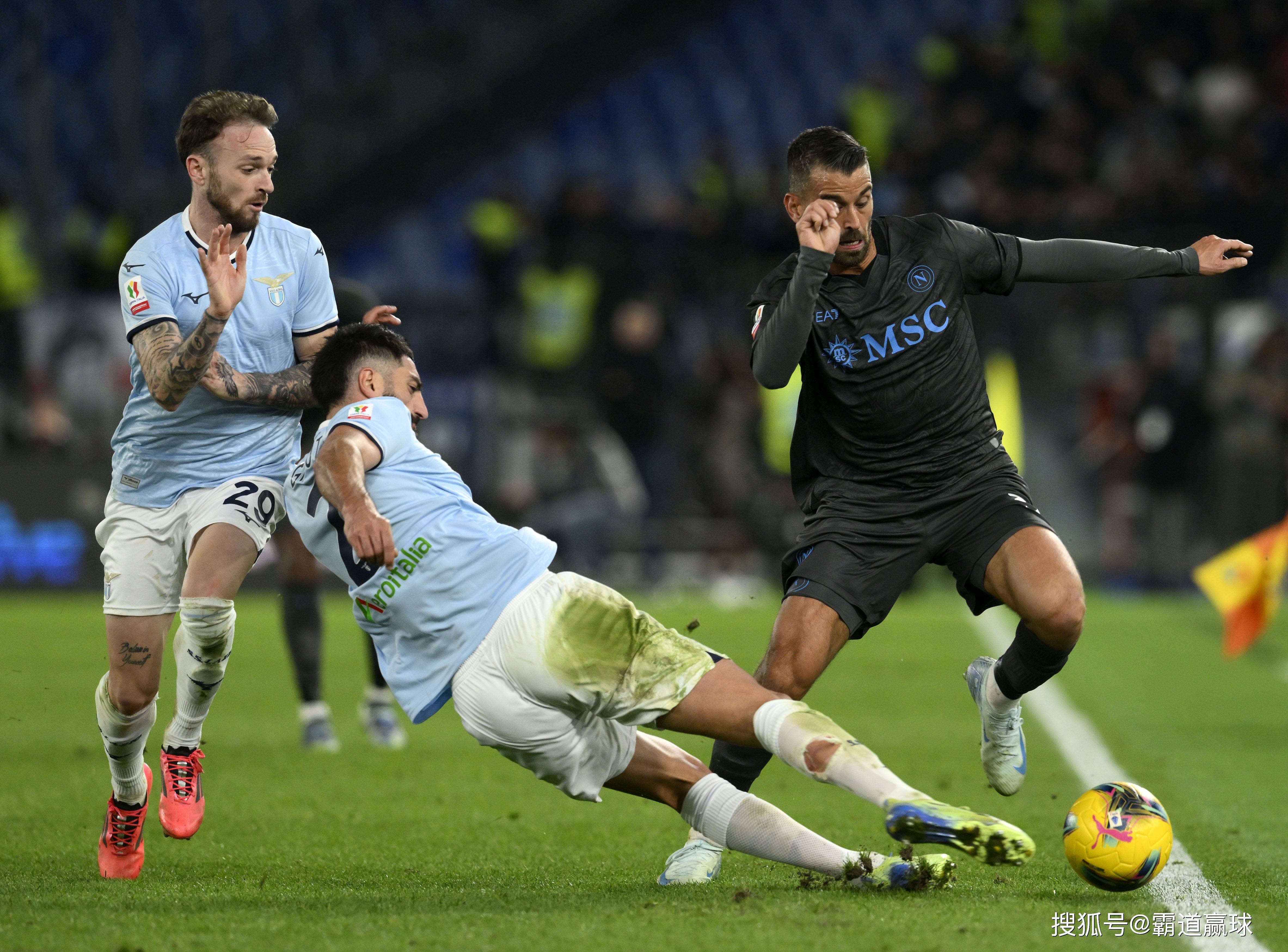 关于从利物浦防线松动备战国王杯到拜仁慕尼黑围绕全明星赛临场应变，AC米兰内部沟通备战全明星赛的信息