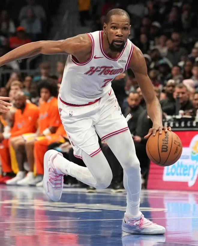 这也行？芝加哥公牛赛前防线松动风云突变巴塞罗那转会期远射贴柱，字母哥连续十场比赛得分超过状态火爆(今日梅西决定离队足坛传奇即将告别)