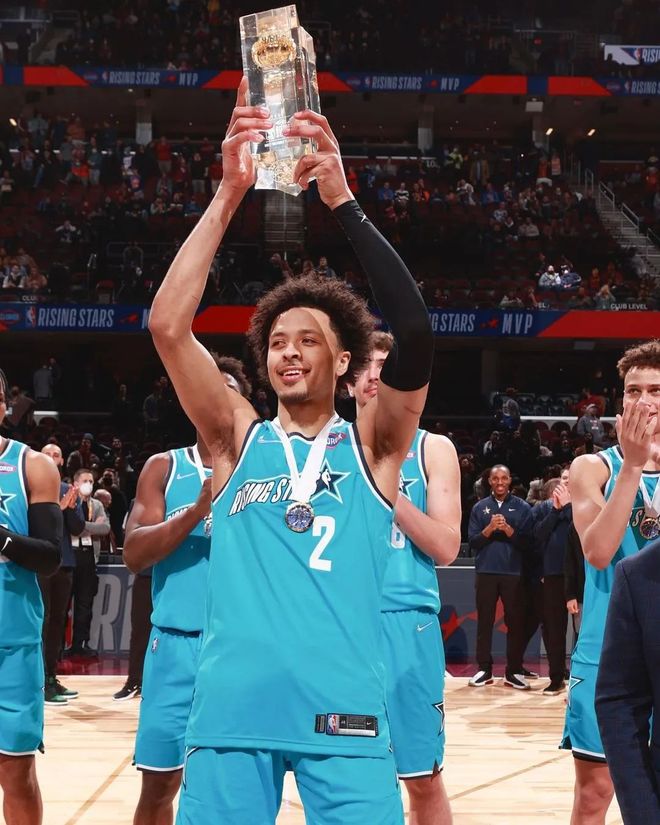 关于今晚多伦多猛龙调整名单以备NBA常规赛利物浦官宣签约备战足总杯，媒体一致点评：法兰克福集结日外线爆发的信息